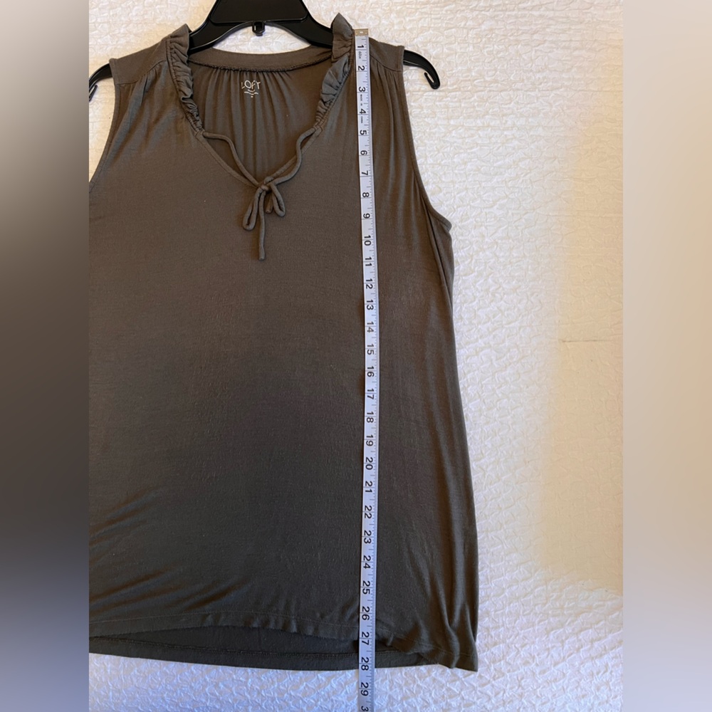 Sleeveless Army Green Flowy Blouse - Picture 5 of 7